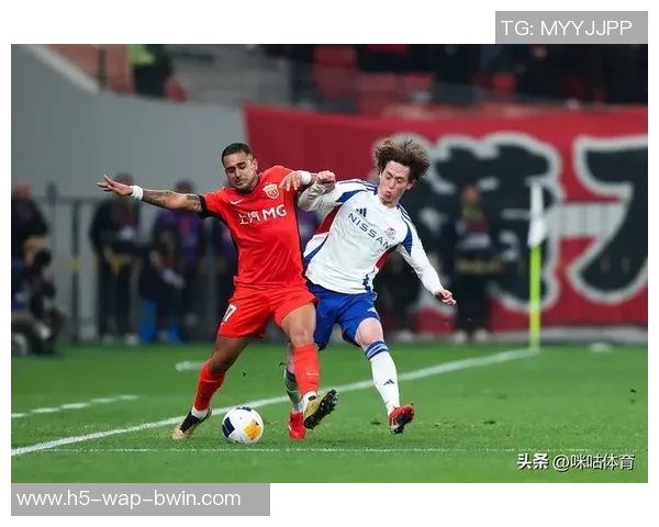 刘闻超带队海港在教学赛中以4-3逆转取胜莱昂纳多梅开二度助力球队