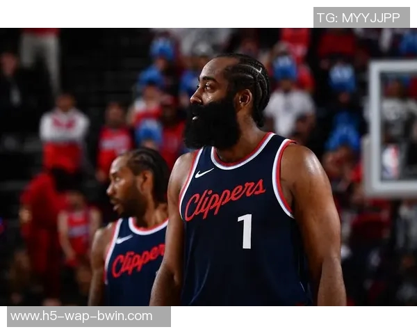 哈登失误未回头巴图姆踩线后失落卢指导直接选择离场