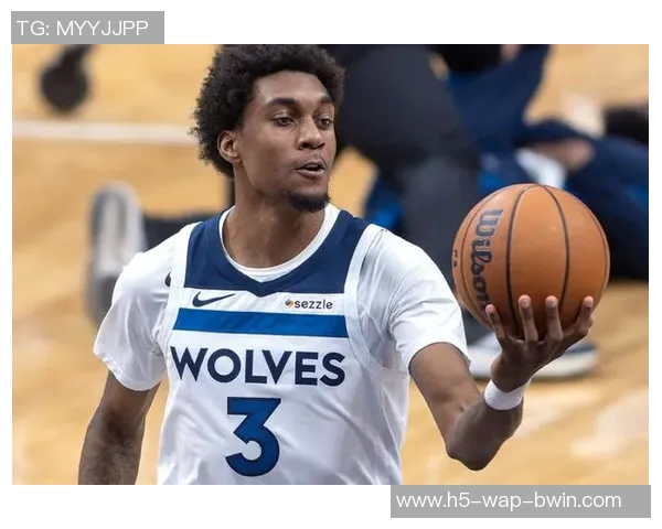 麦克丹尼尔斯半场完美表现6中6砍17分三分球全中并上演精彩空接暴扣